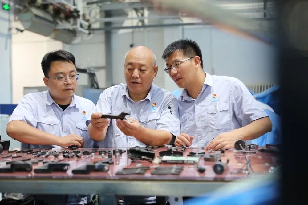 新華社丨李志強:以匠心鑄重器,以傳承育新人